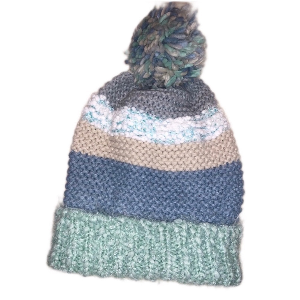 Pom pom winter hat